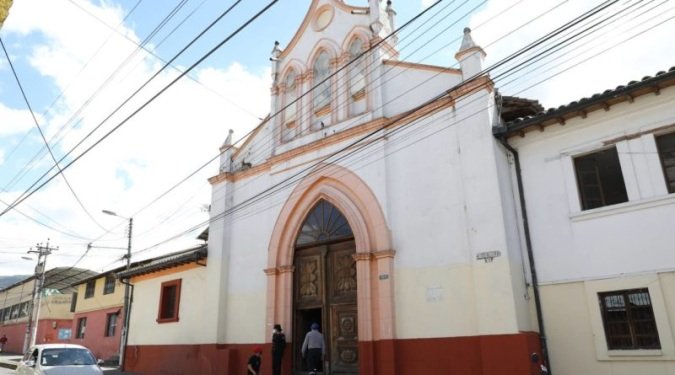 La iglesia parroquial - Una reliquia viviente entre el pueblo f51c754dee13f9750ec7dc7147c13105 xl